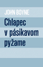Chlapec v pásikavom pyžame