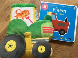 Tudur y Tractor a Llyfr Babi