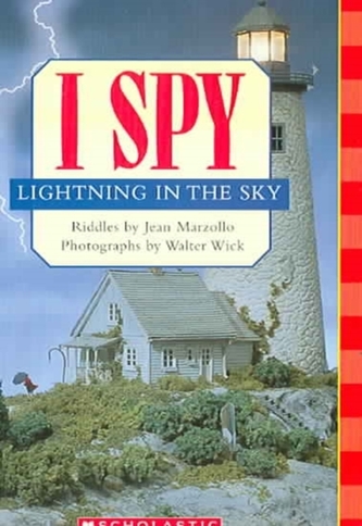 Scholastic Reader Level 1: I Spy Lightning in the Sky