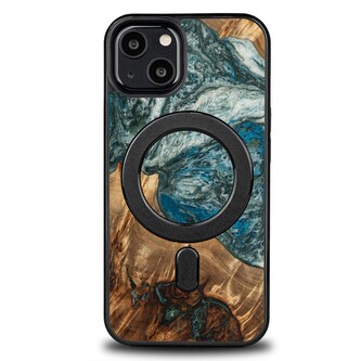 Etui Bewood Unique MagSafe Planeta Ziemia z drewna i żywicy na iPhone 13 - niebiesko-zielone