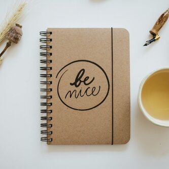 Be Nice Papírový blok přírodní linkovaný boční vazba A4/A5 A4 - 22,2 x 29,7 cm