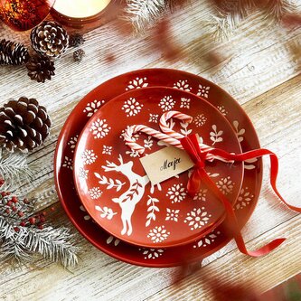 Talíř | AVERO | dezertní talíř červený s jelenem | 21 cm | 870601 Homla