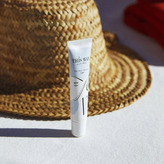 This Way Třpytivý opalovací krém na rty SPF15+