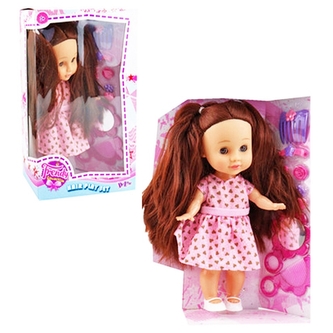 Panenka s růžovými šaty s doplňky