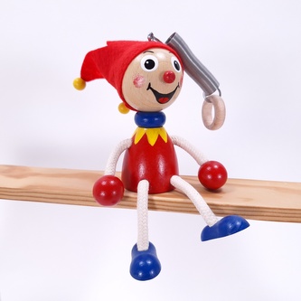 KAŠPÁREK - dřevěná figurka na pružince