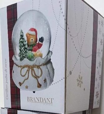 Vánoční hrací sněžítko medvídek u stromu BRANDANI