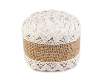 Jutová stuha s bavlněnou krajkou šíře 54 mm - 12 ks - bílá