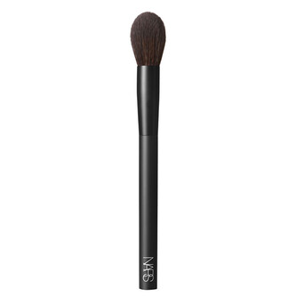 NARS Kosmetický štětec na rozjasňovač #15 (Precision Powder Brush) woman