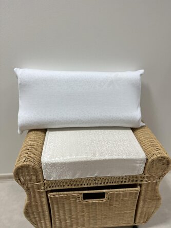 B.E.S. - Petrovice, s.r.o. Povlak Jersey na anatomický polštář, uzavírání na zip - bílá Rozměr: 50 x 70