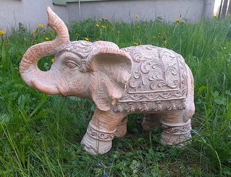 Slon zdobený menší