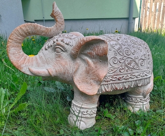 Slon zdobený střední