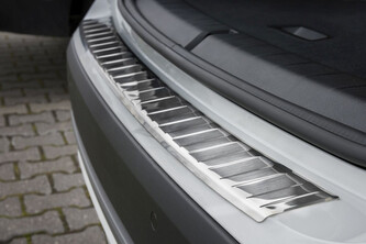 Ochranná lišta hrany kufru BMW X1 2015-2022 (F48, matná) Ochranná lišta hrany kufru BMW X1 2015-2022 (F48, matná)