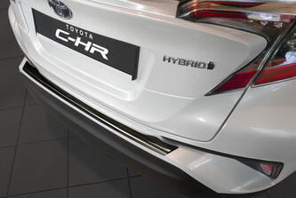 Ochranná lišta hrany kufru Toyota C-HR 2016-2022 (tmavá, matná) Ochranná lišta hrany kufru Toyota C-HR 2016-2022 (tmavá, matná)