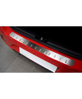 Ochranná lišta hrany kufru Mazda 6 2002-2008 (combi) Ochranná lišta hrany kufru Mazda 6 2002-2008 (combi)