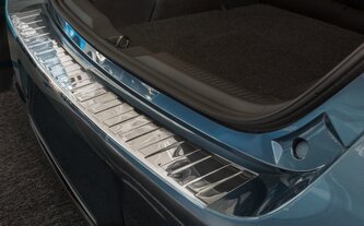 Ochranná lišta hrany kufru Toyota Auris TS 2015-2019 (combi, matná) Ochranná lišta hrany kufru Toyota Auris TS 2015-2019 (combi, matná)