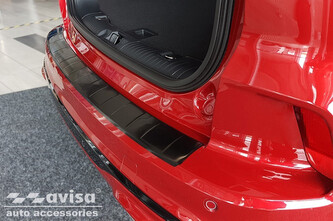 Ochranná lišta hrany kufru Ford Kuga 2020- (ST-Line, tmavá) Ochranná lišta hrany kufru Ford Kuga 2020- (ST-Line, tmavá)