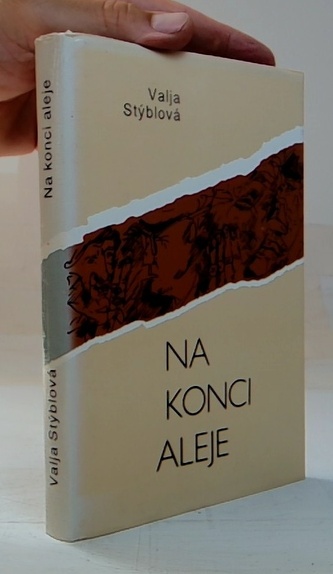 Na konci aleje