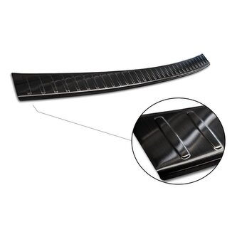 Ochranná lišta hrany kufru Suzuki Vitara 2015- (tmavá, matná) Ochranná lišta hrany kufru Suzuki Vitara 2015- (tmavá, matná)