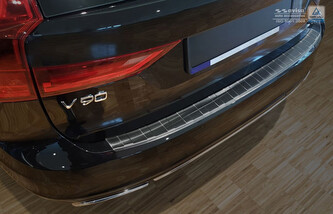 Ochranná lišta hrany kufru Volvo V90 2016- (combi, tmavá, matná) Ochranná lišta hrany kufru Volvo V90 2016- (combi, tmavá, matná)