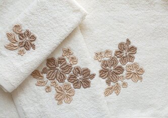 RĘCZNIK KPL.MARIBELLA 3 SZT./30X50/50X100/70X140/ FROTTE HAFT 004 HIBISKUS KREM