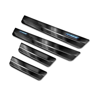 Prahové lišty Toyota Rav4 2019- (tmavé, matné) Prahové lišty Toyota Rav4 2019- (tmavé, matné)