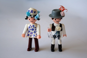 Igráček bílý Holka – figurka k dotvoření