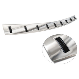 Zesílená ochranná lišta hrany kufru VW Passat 2015-2023 (combi, matná) Zesílená ochranná lišta hrany kufru VW Passat 2015-2023 (combi, matná)