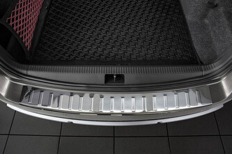 Ochranná lišta hrany kufru Škoda Octavia III. 2014-2020 (Scout, matná) Ochranná lišta hrany kufru Škoda Octavia III. 2014-2020 (Scout, matná)