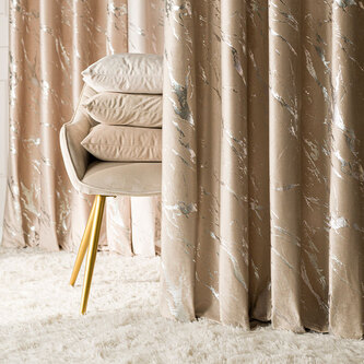 Dekorační vzorovaný závěs s kroužky MARMA 001 tmavě béžová/stříbrná 140x250 cm (cena za 1 kus) MyBestHome