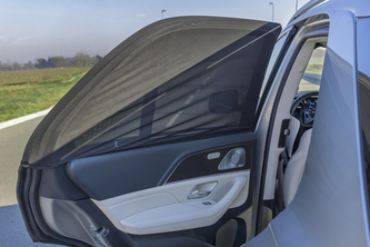 Sluneční clona do auta nasunovací L, Black Sluneční clona do auta nasunovací L, Black