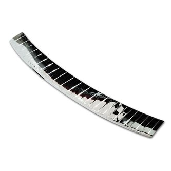 Ochranná lišta hrany kufru Volvo XC60 2013-2017 (chrom) Ochranná lišta hrany kufru Volvo XC60 2013-2017 (chrom)