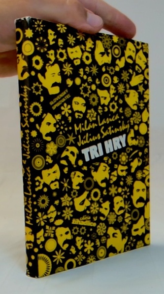 Tri hry