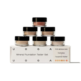 Uoga Uoga Sada testerů Minerální make-up (6 x 0,7 g) Medium - 5 make-upů + 1 tvářenka podle odstínu pleti