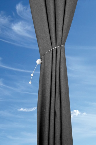 Ozdobná spona s drátem a perlami - šedá