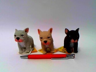 Pies gumowy z groszkiem 10cm buldog francuski