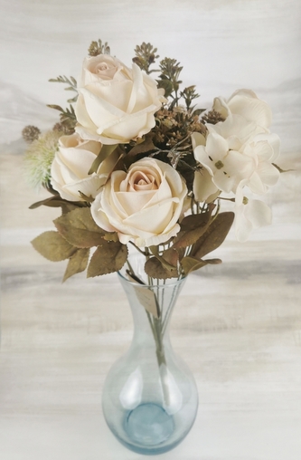 Umělá kytice růže / bodláky / hortenzie 28 x 28 cm, bílá