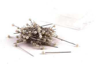 Dekorační špendlík do klopy 38mm bílý