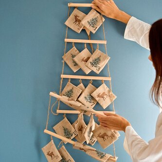 Adventní kalendář | CALLAS | ve tvaru vánočního stromku s kapsami s potiskem | 713576