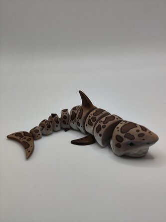 Pohyblivý žralok - motiv Leopardí