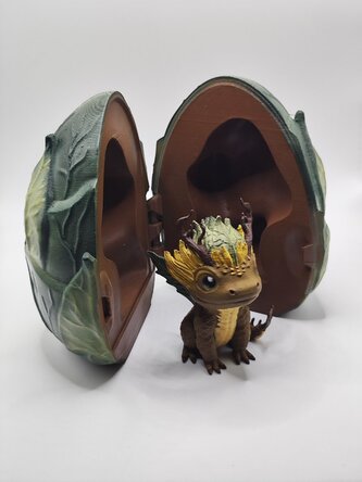 Lesní dráček s vejcem