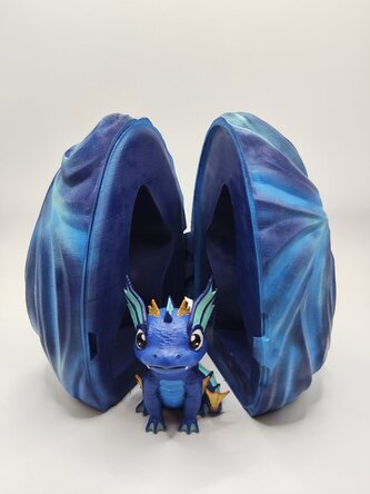 Vodní dráček s vejcem