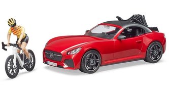 Auto Roadster czerwone z roweram górskim i kolarką