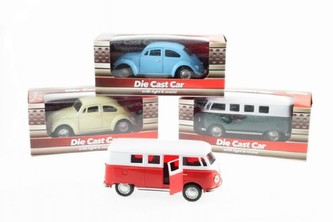 Auto Beetle kov 12cm na baterie se světlem a zvukem v krabičce