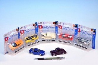 Auto Bburago kov 8,5cm 1:64, 12 druhů, na kartě - 1 kus