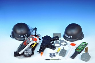 Policejní sada - helma 22cm+samopal 34cm +doplňky v síťce