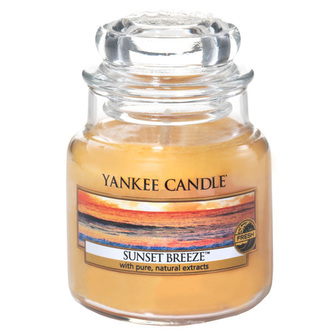 Svíčka ve skleněné dóze Yankee Candle Vánek při západu slunce, 104 g