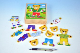 Šatník medvěd dřevo 13x14x4cm asst 2 druhy 12m+