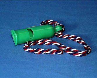 Píšťala signální plast 7cm (1ks) 2 barvy