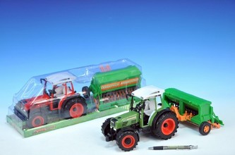 Traktor s vlečkou plast 49cm na setrvačník; 2 barvy;v krabici - 1 kus
