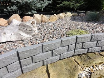 Obrubník zahradní 2,2 m plast šedý